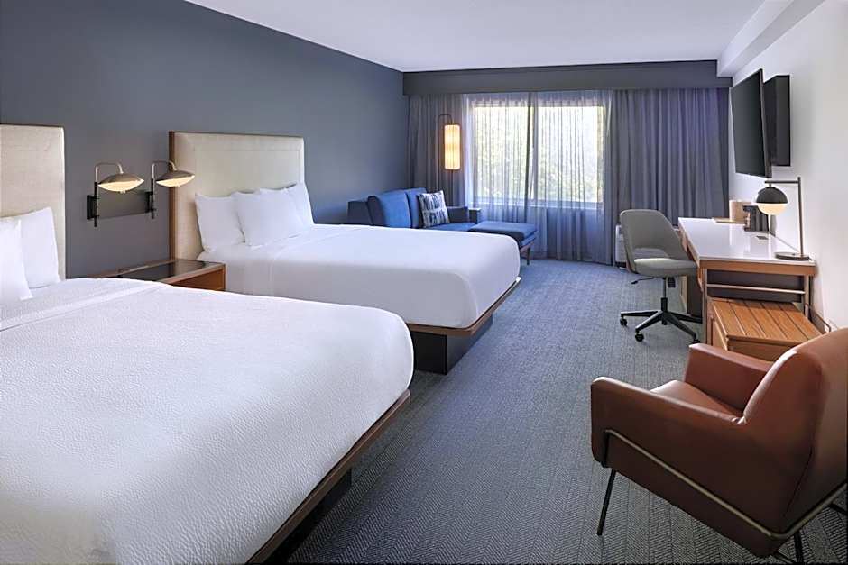 Courtyard by Marriott Edison Woodbridge