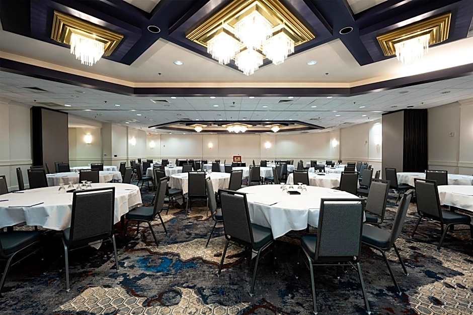 DoubleTree By Hilton Houston Hobby Airport