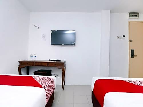 OYO 89672 Eg Hotel Jj