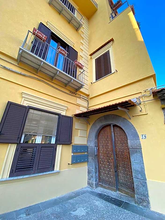 Vesuvio House appartamento indipendente e centrale