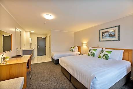 1 King 1 Single Non-Smoking Executive Room Kitchenette Air-Conditioned Cable Tv Wi-Fi