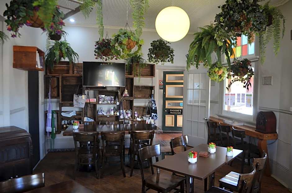 Ten Dollar Town Motel