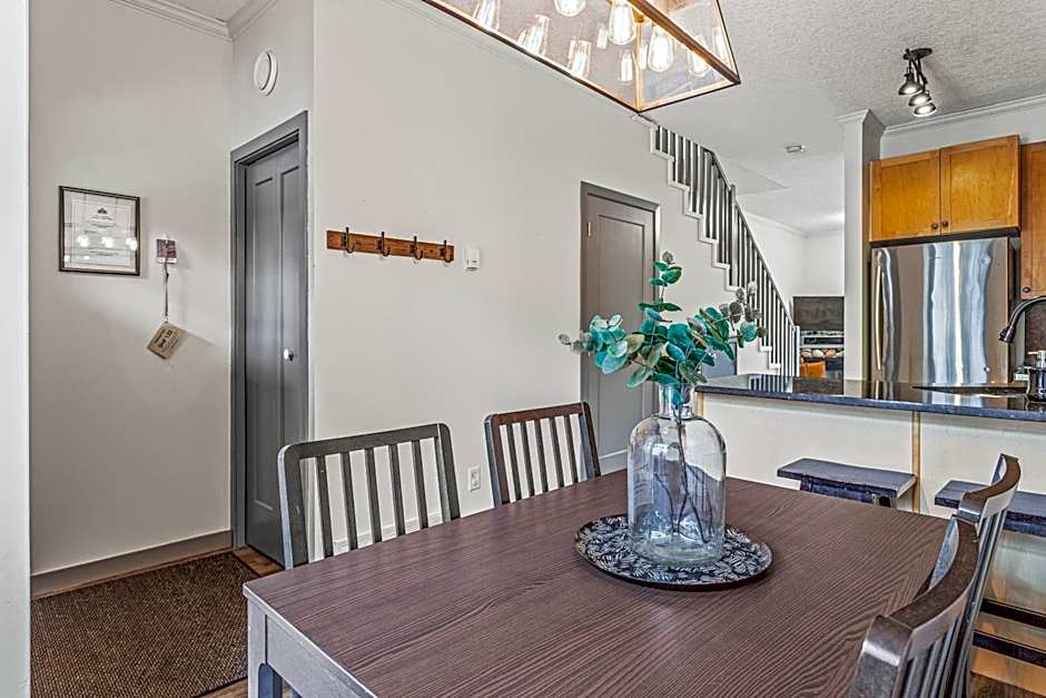 Mystic Chalet managed by Little Sister Getaways