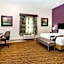 La Quinta Inn & Suites by Wyndham Laredo Airport