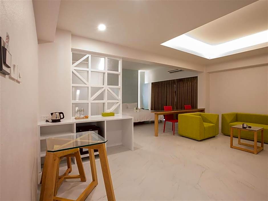 โรงแรมโกลว์ รัตนา เพลส