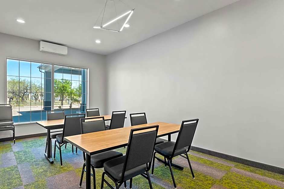 Spark by Hilton Selma