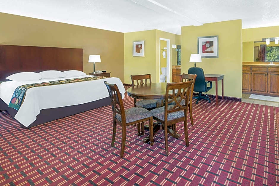 Super 8 by Wyndham Kerrville TX