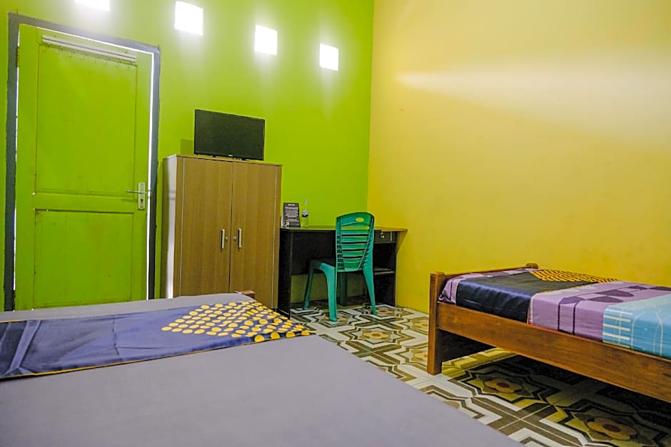 OYO 1773 Ilyasa Family