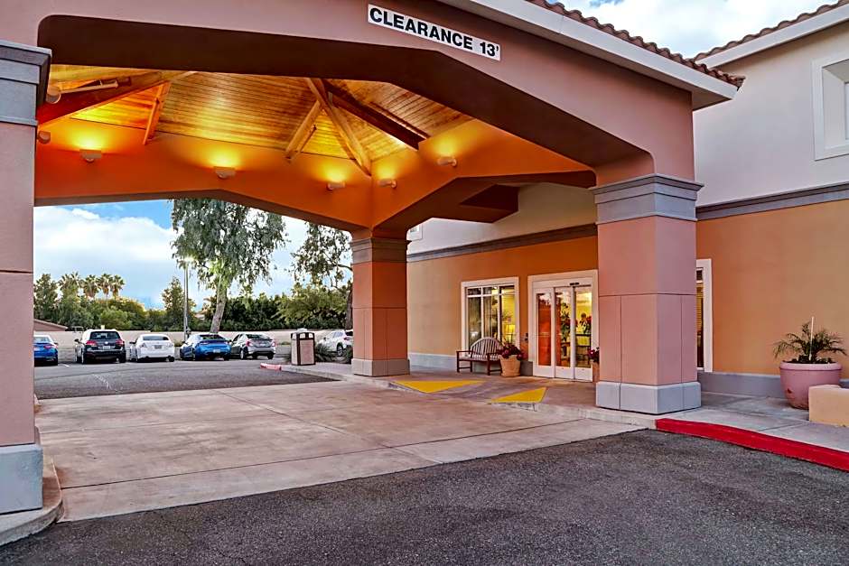 Suites on Scottsdale