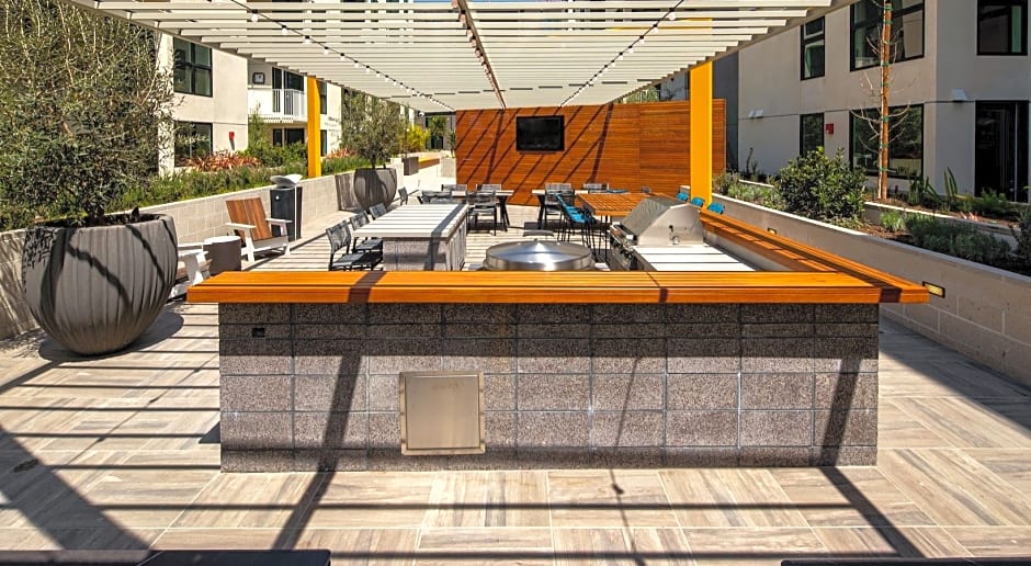 SuitesRUs Apart Hotel near Dodgers Stadium