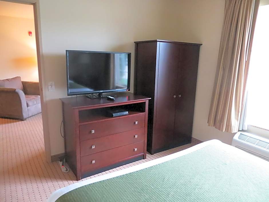 Cobblestone Inn & Suites - Brillion