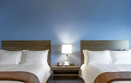 Queen Room with Two Queen Beds - Recliner - Hearing Accessible