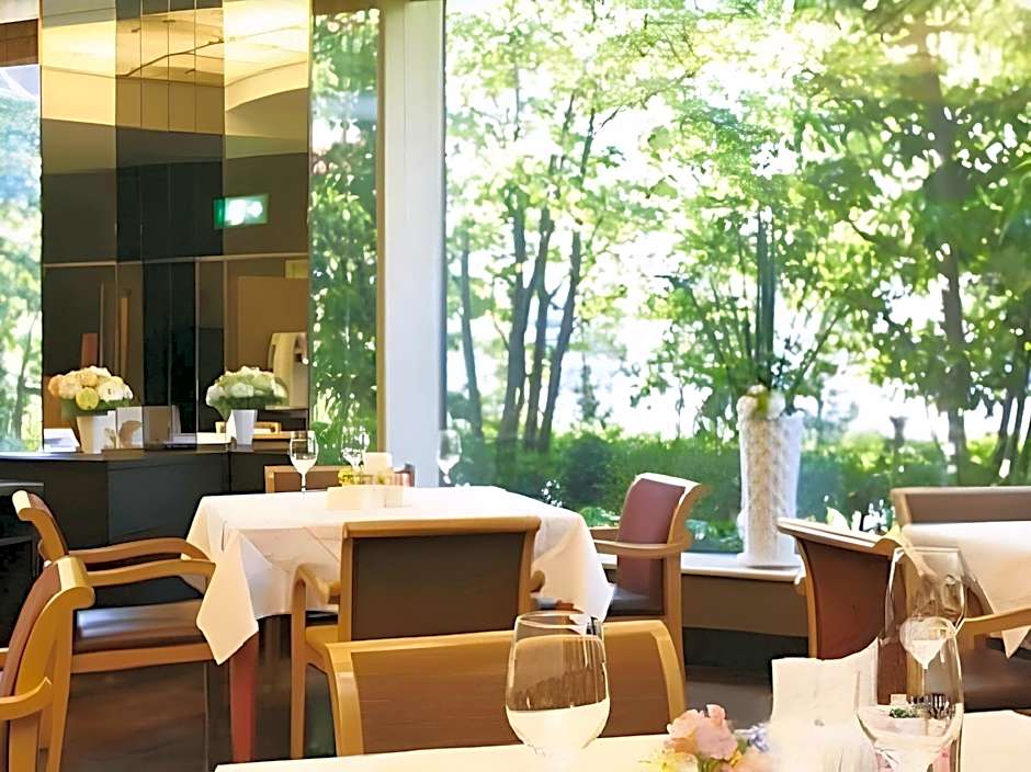 Cypress Garden Hotel