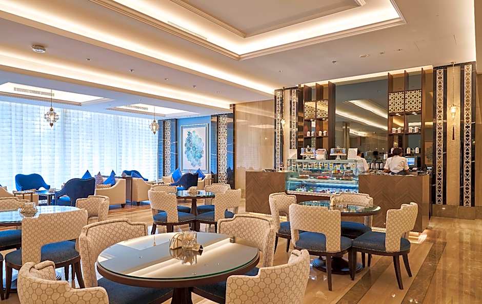 The Diplomat Radisson Blu Hotel Residence & Spa