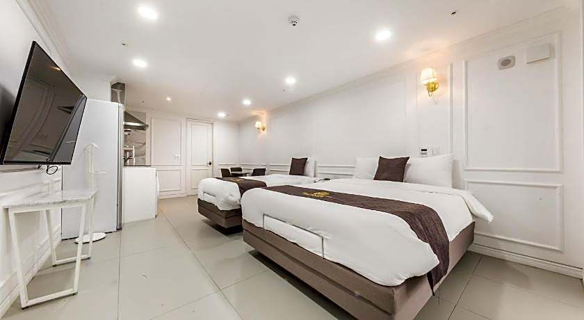 GLADSHEIM HOTEL