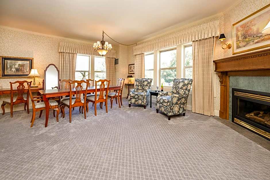 Fairhaven Village Inn