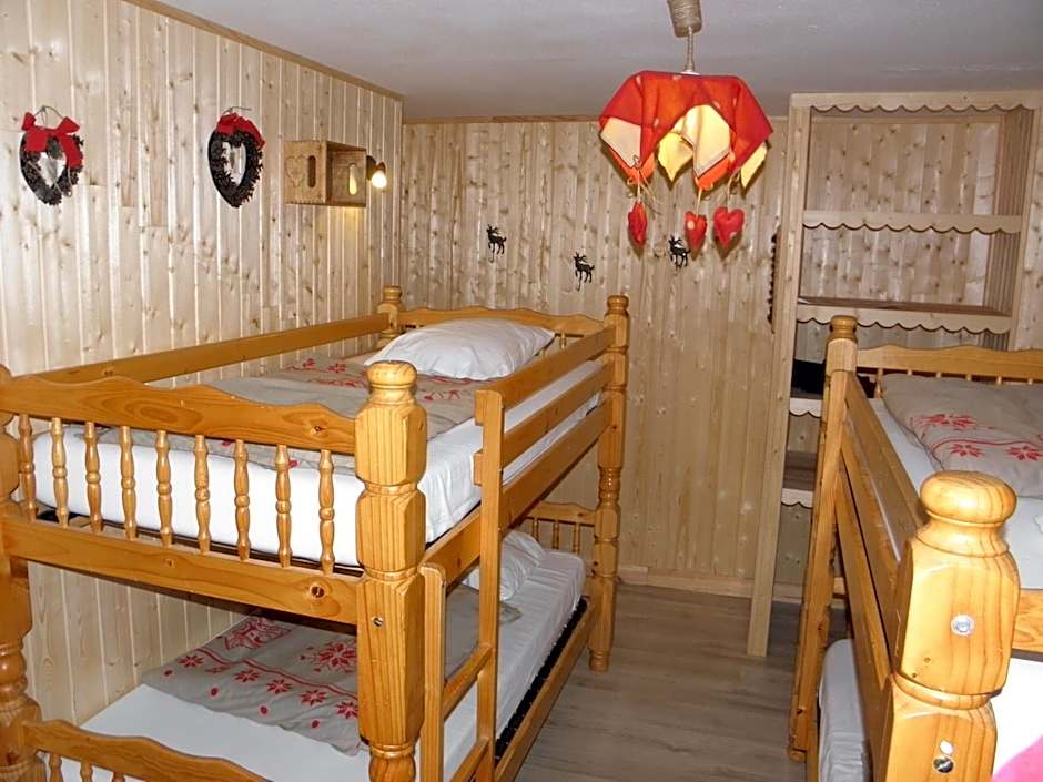 Gîte Auberge Les Terres Blanches de Méolans