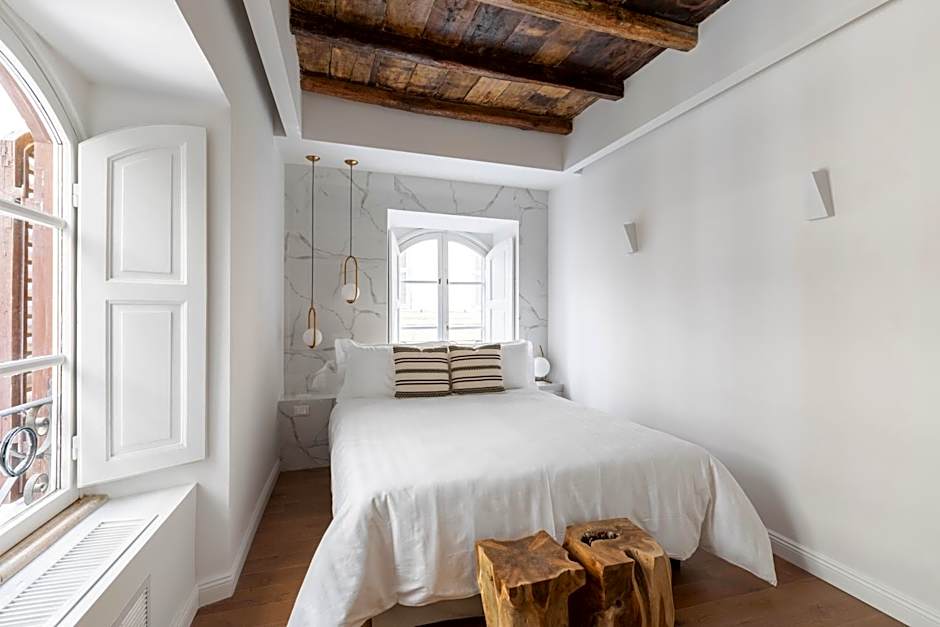 Louly Trevi Fountain