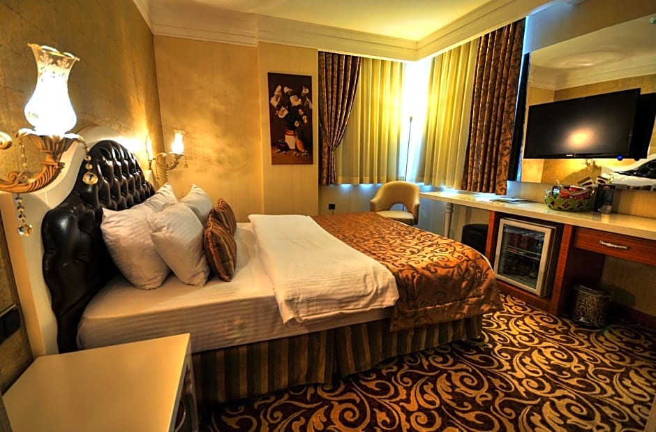 Golden Deluxe Hotel