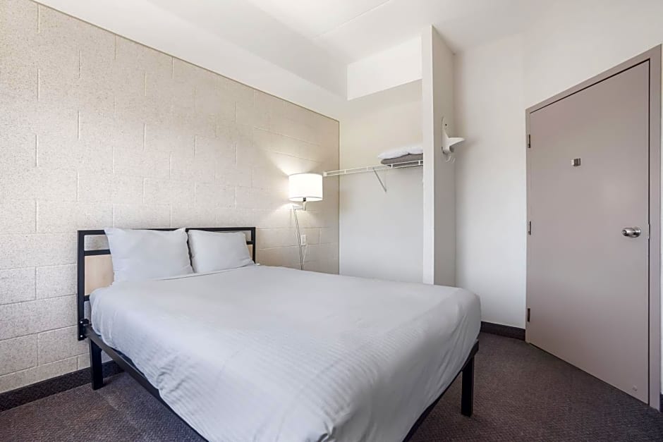 Residence & Conference Centre - Niagara-on-the-Lake