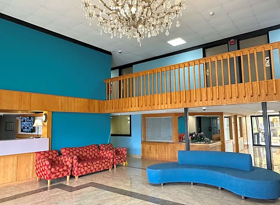 Econo Lodge Inn & Suites Bloomington