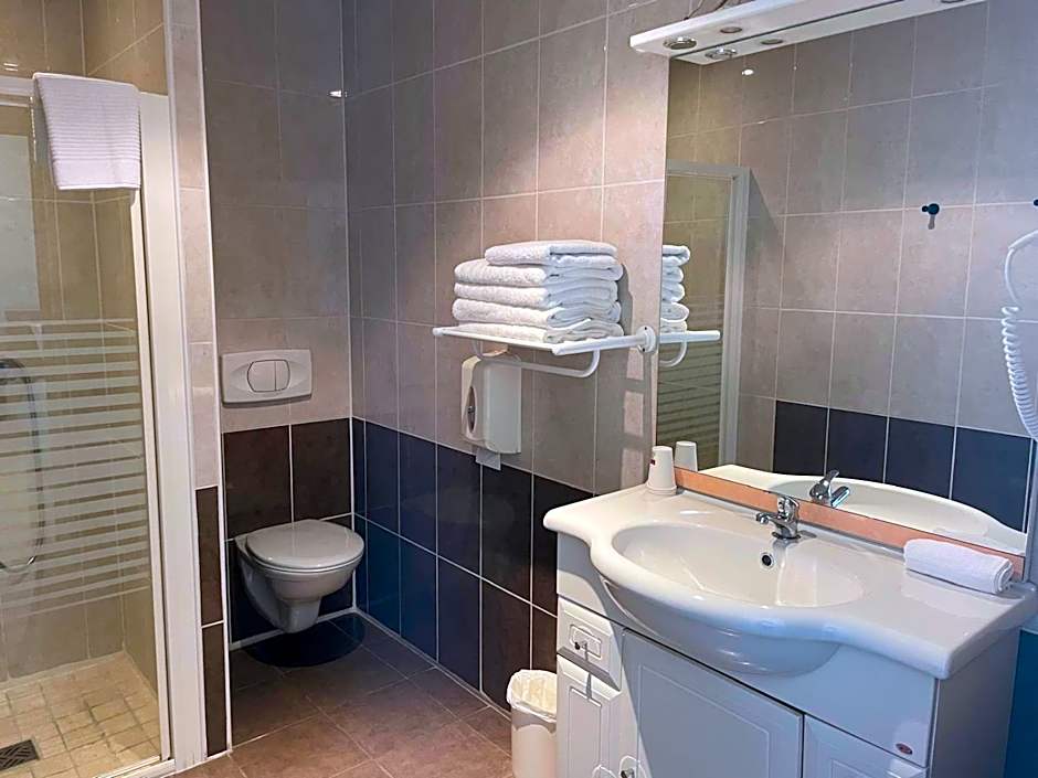 Logis Hôtels et restaurant La Pause Rn7 Montélimar Nord