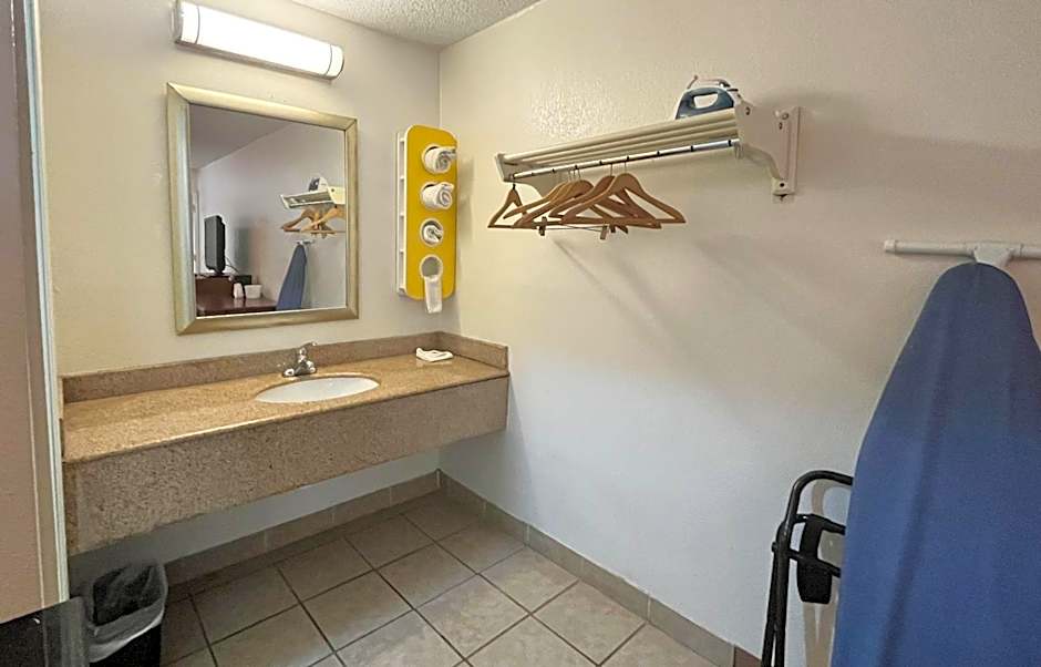 Studio 6 Suites Dayton OH Englewood