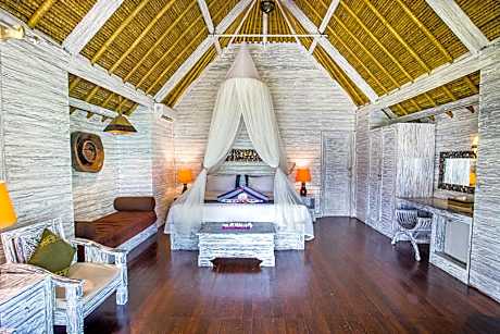 Superior One-Bedroom Huts with Ocean View