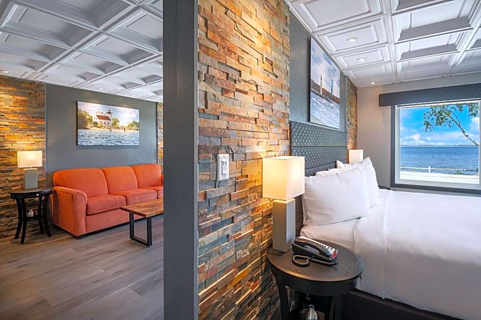 Terrace Bay Hotel - Lakefront