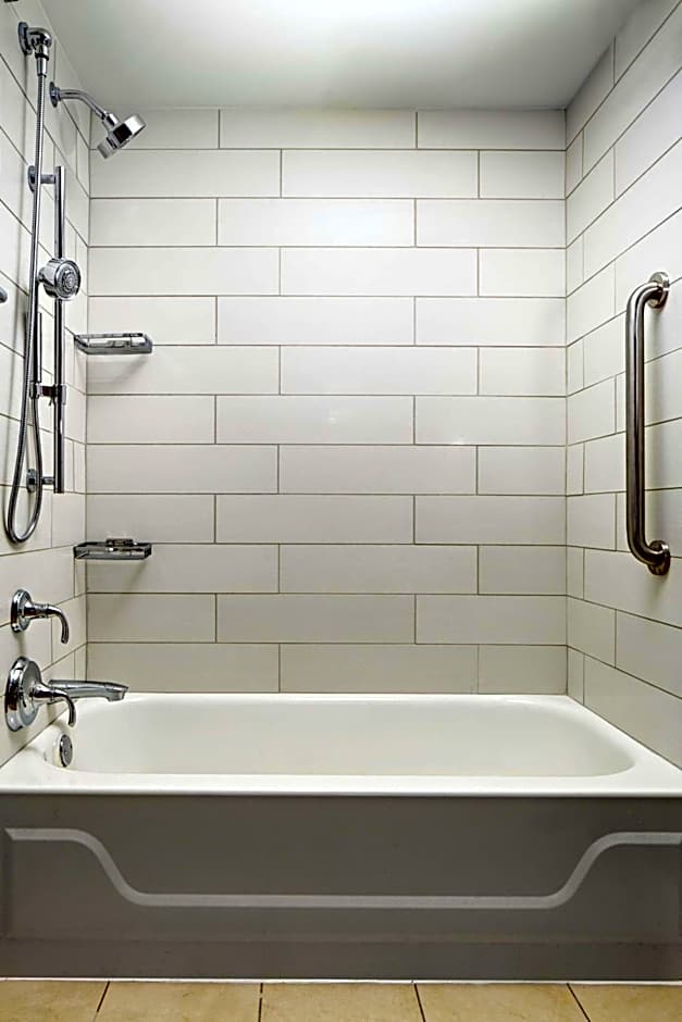 DoubleTree by Hilton Fairfield Hotel & Suites, NJ