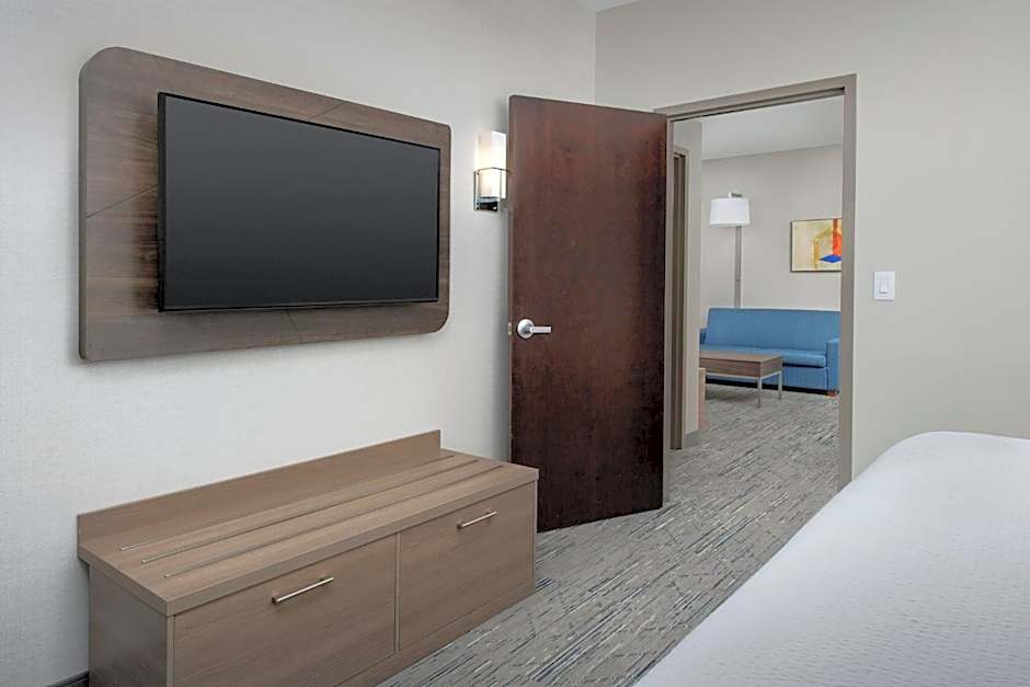 Holiday Inn Express & Suites Knoxville-Clinton By IHG