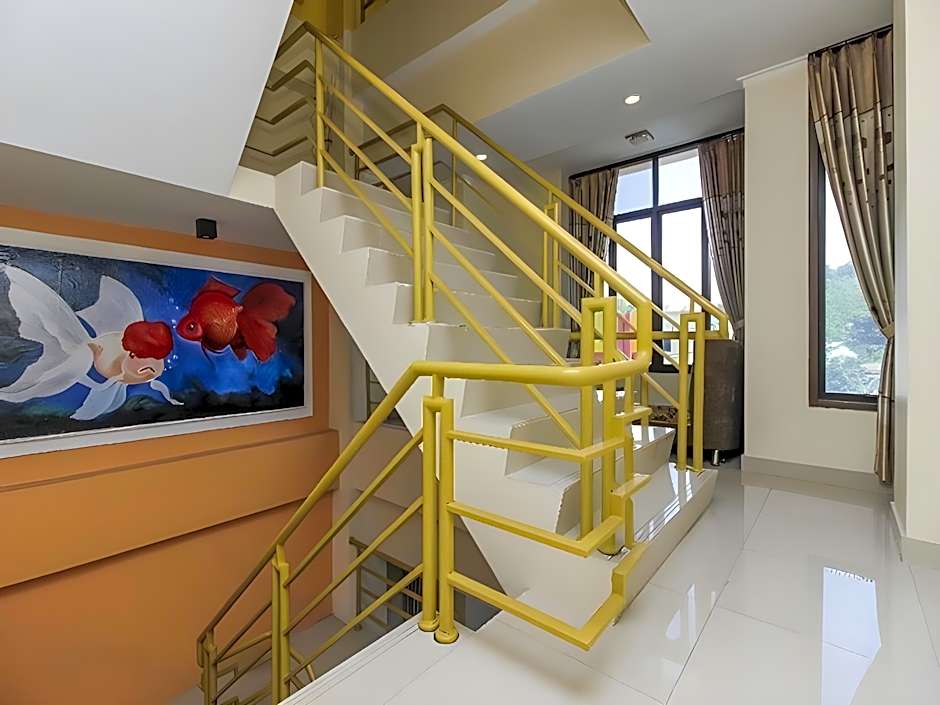 RedDoorz Plus @ Paal 2 Manado