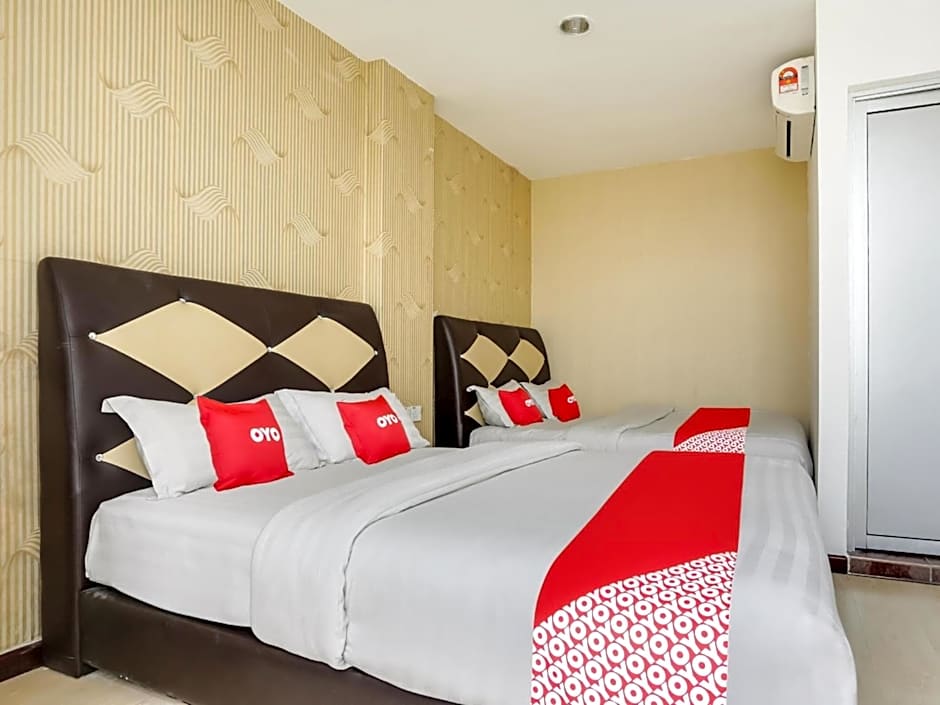 OYO 89583 Grove Hotel