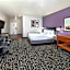 La Quinta Inn & Suites by Wyndham Bowling Green