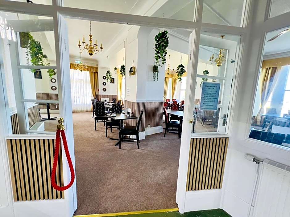 Four Oaks Hotel