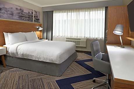 Guest room, 1 Queen, City view