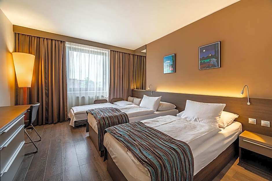 Expo Hotel