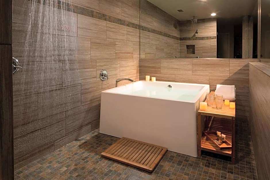 Postmarc Hotel and Spa Suites