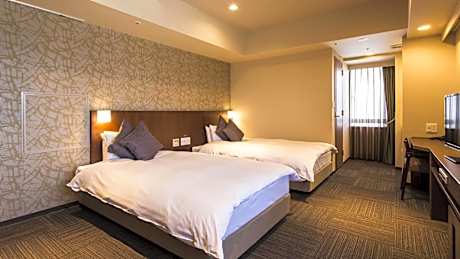 Corner Twin without Cleaning Service - Smoking