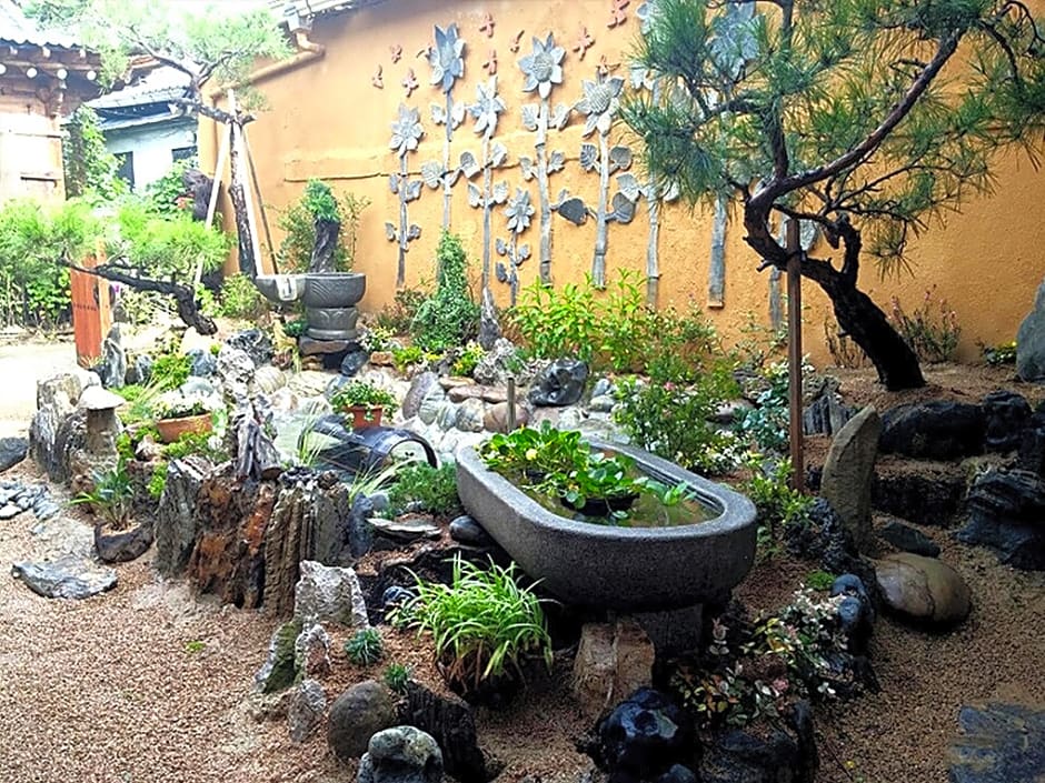 Happiness Full Hanok Guesthouse Jeonju