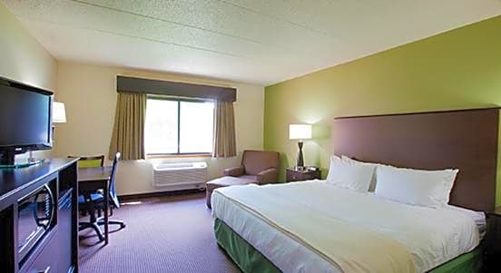 AmericInn by Wyndham Hampton