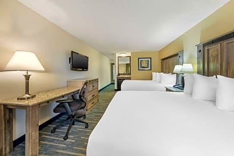 Queen Room with Two Queen Beds and Bath Tub - Disability Access