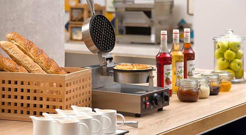 Hampton by Hilton Astana Triumphal Arch