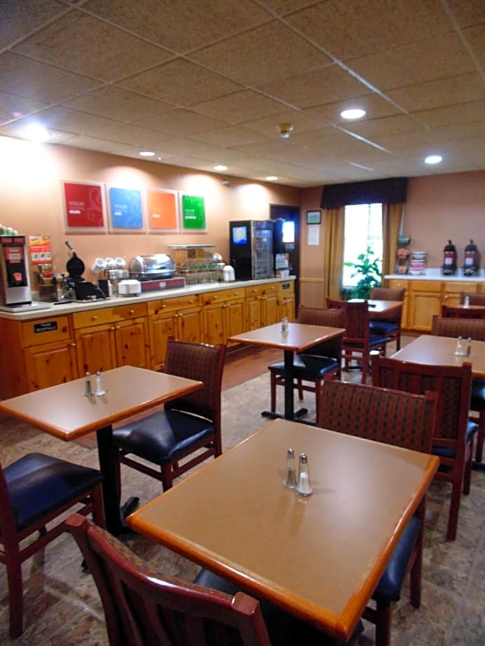 American Inn And Suites Houghton Lake