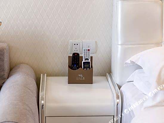 Youyou international apartment (Guangzhou Haizhu Plaza subway station private finance store)