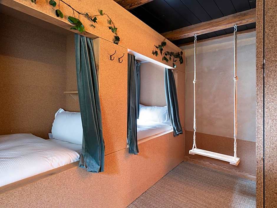 Peanut Medieval Lodge