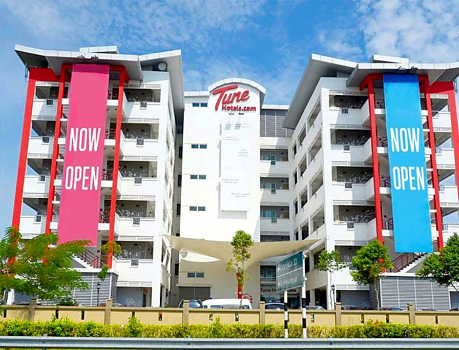 Tune Hotel KLIA Aeropolis (Airport Hotel)