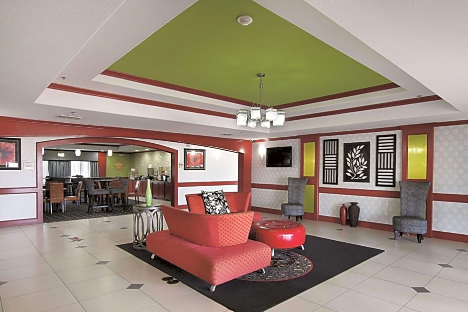La Quinta Inn & Suites by Wyndham Dallas Hutchins