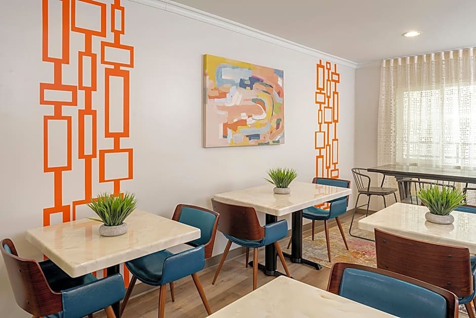 The Sojourn Los Angeles - Sherman Oaks