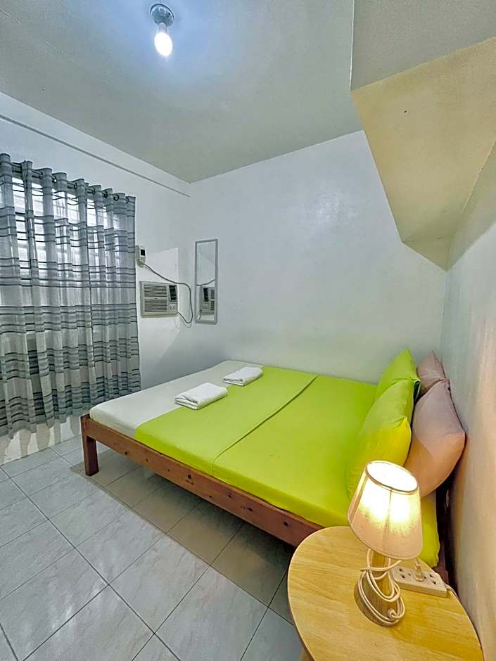 Nomads MNL Backpackers Homestay - near Airport